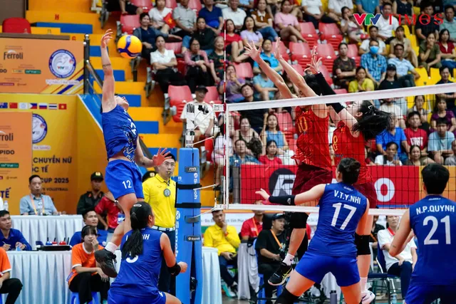 CĐV Phillipines thấy "như ở nhà" tại Phú Thọ, nồng nhiệt cổ vũ bóng chuyền Việt Nam- Ảnh 1. CĐV Phillipines thấy "như ở nhà" tại Phú Thọ, nồng nhiệt cổ vũ bóng chuyền Việt Nam- Ảnh 1.