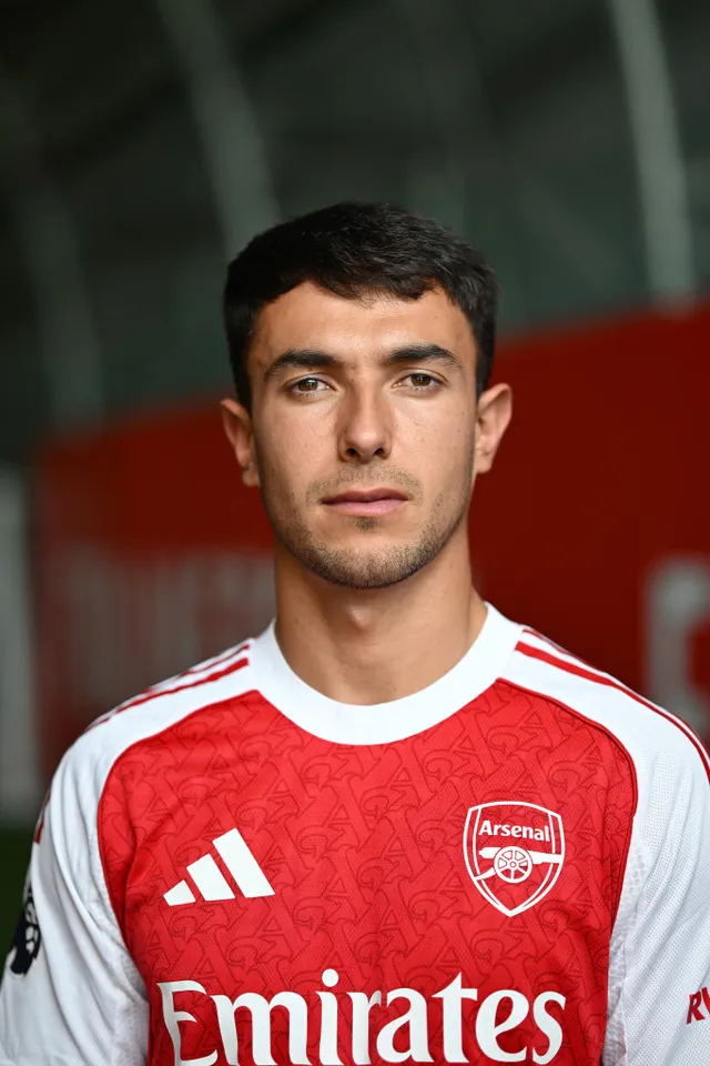 Arsenal công bố bản hợp đồng "bom tấn" Martin Zubimendi- Ảnh 2. Arsenal công bố bản hợp đồng "bom tấn" Martin Zubimendi- Ảnh 2.