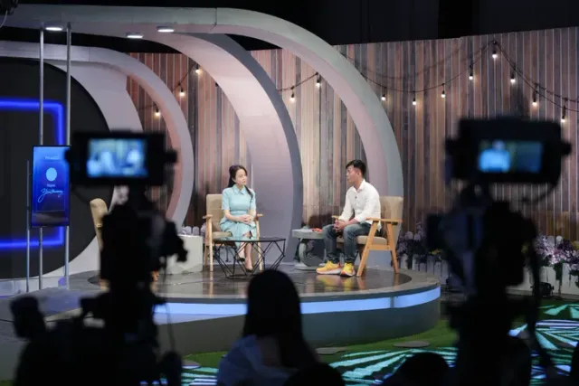 Station of Love: Meeting the Man Who Brings Hope to the Blind - Ảnh 2.