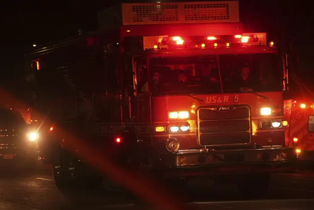 31 công nhân an toàn sau sự cố sập hầm công nghiệp ở Los Angeles - Ảnh 1.