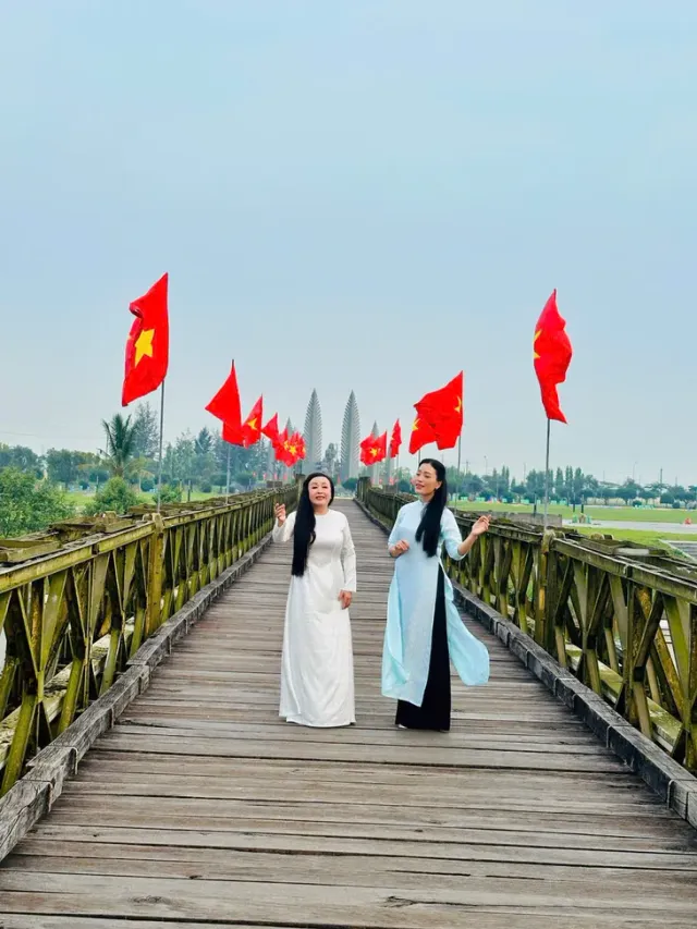 The Song by Hien Luong Wharf – Echoes of Memory from a Historic Land - Ảnh 2.