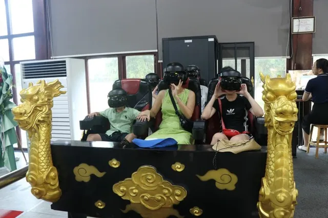 Vietnam’s tourism sector gets high-tech makeover to woo global travellers - Ảnh 1.