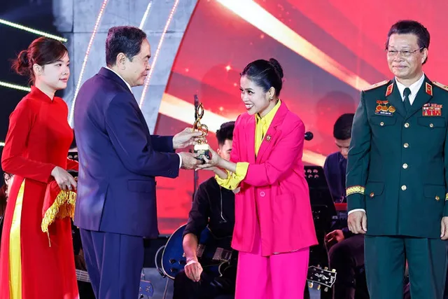 Composers honoured for songs about people-elected agencies - Ảnh 1.