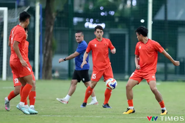 Đình Bắc trở lại, U23 Việt Nam sẵn sàng đấu U23 Campuchia
- Ảnh 2.