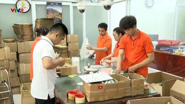 Các sản phẩm chính hãng "ăn nên làm ra" trên sàn thương mại điện tử