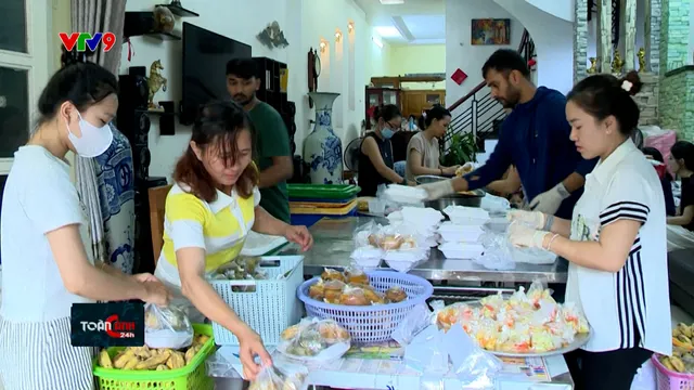 Ấm lòng bửa cơm 0 đồng