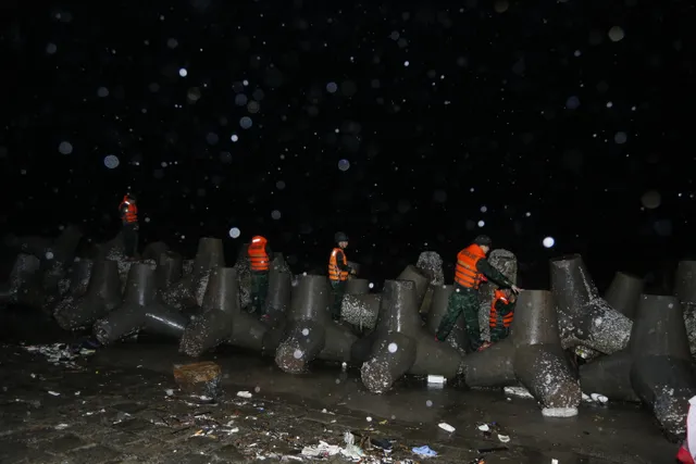 CẬP NHẬT: Tâm bão số 3 đang ở ven bờ Hải Phòng - Ninh Bình - Ảnh 2.