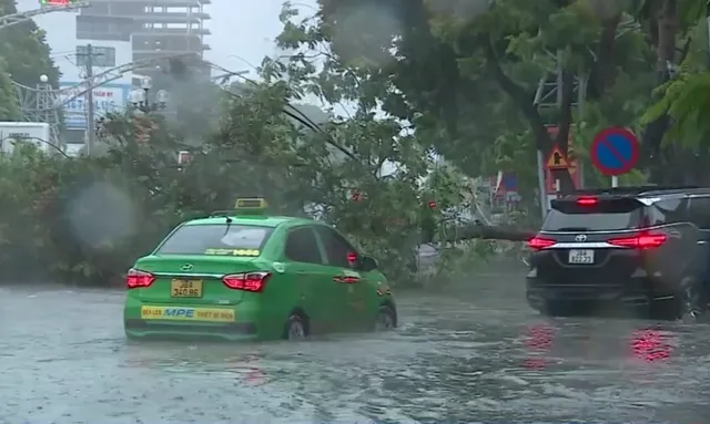 CẬP NHẬT: Bão số 3 suy yếu thành áp thấp nhiệt đới, cảnh báo lũ quét, sạt lở đất những giờ tới - Ảnh 2.