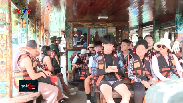 Kiểm tra đột xuất tại bến tàu du Nha Trang