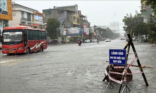 CẬP NHẬT: Bão số 3 đổ bộ đất liền Hưng Yên - Ninh Bình, cảnh báo lũ quét các khu vực - Ảnh 1.