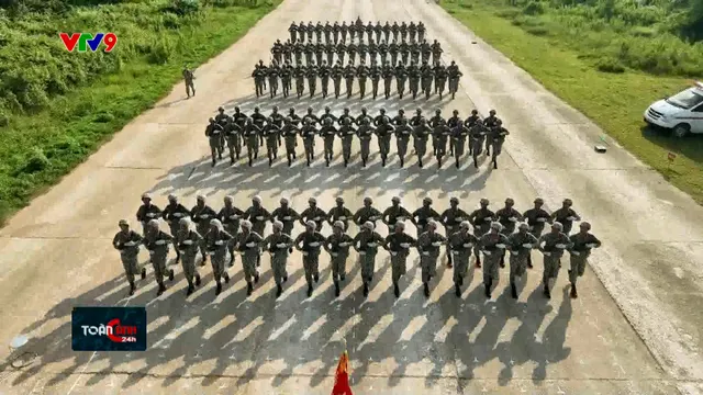Bước chân người lính trên thao trường huấn luyện diễu binh