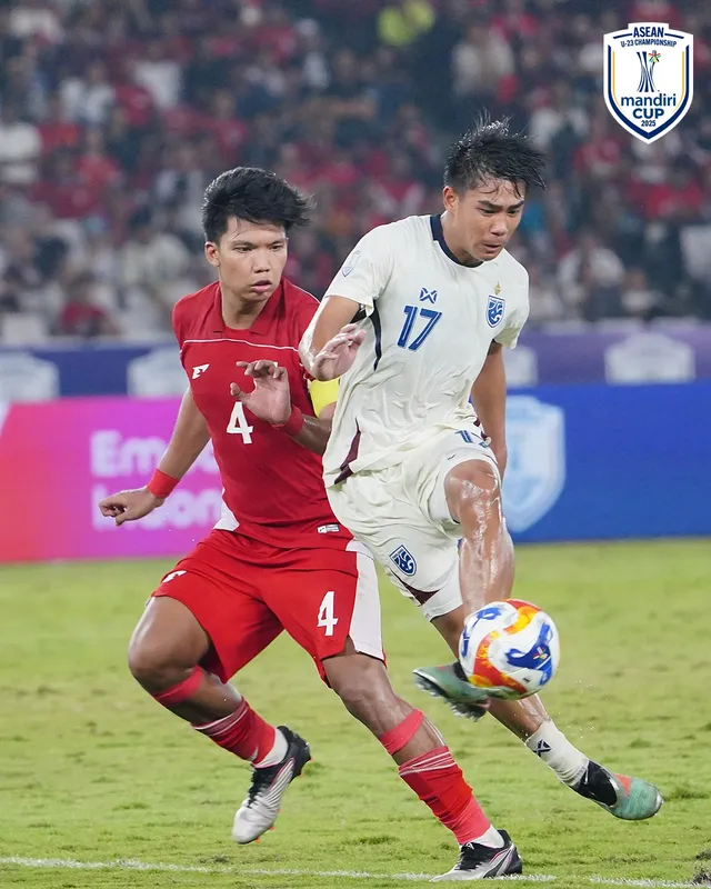 U23 Indonesia hạ gục Thái Lan sau loạt luân lưu nghẹt thở, hẹn U23 Việt Nam ở Chung kết- Ảnh 3. U23 Indonesia hạ gục Thái Lan sau loạt luân lưu nghẹt thở, hẹn U23 Việt Nam ở Chung kết- Ảnh 3.