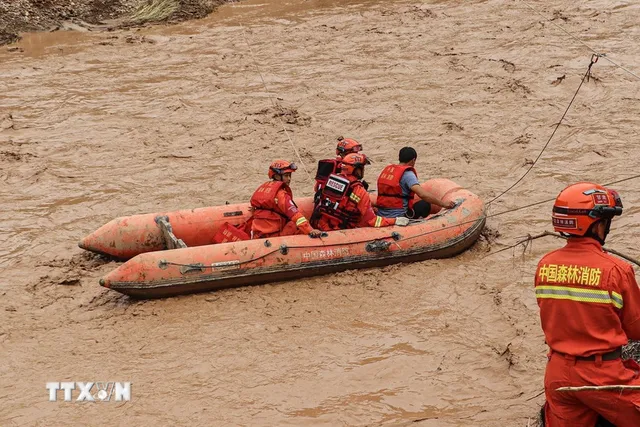 Mưa lớn kéo dài gây ngập lụt tại Bắc Kinh (Trung Quốc)- Ảnh 1. Mưa lớn kéo dài gây ngập lụt tại Bắc Kinh (Trung Quốc)- Ảnh 1.
