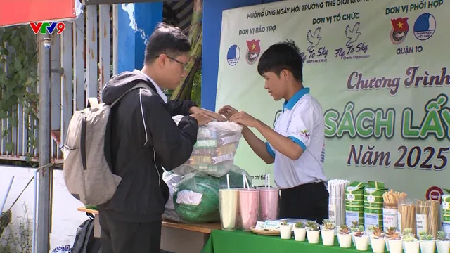 Đổi đồ cũ lấy cây - xu hướng tiêu dùng xanh, tiết kiệm