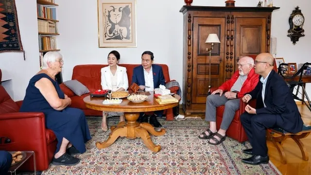 NA Chairman visits Swiss friend with strong ties to Can Tho city - Ảnh 1.