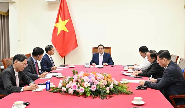 Vietnamese, Malaysian PMs talk regional issues, bilateral ties by phone - Ảnh 1.