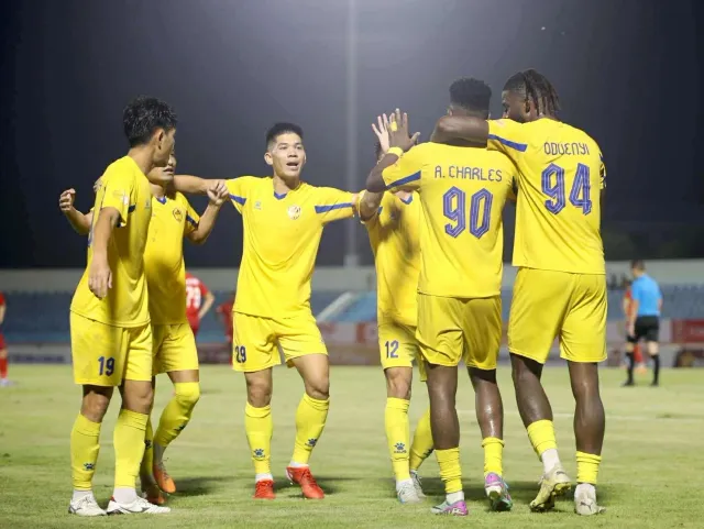 CLB Quảng Nam chính thức bỏ giải, V-League 2025/26 đối mặt kịch bản còn 13 đội- Ảnh 2. CLB Quảng Nam chính thức bỏ giải, V-League 2025/26 đối mặt kịch bản còn 13 đội- Ảnh 2.