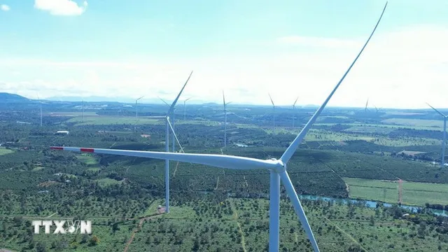 PM fast-tracks resolutions for stalled renewable projects - Ảnh 1.