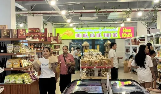 Viet Nam in the global retail recovery stream - Ảnh 3.