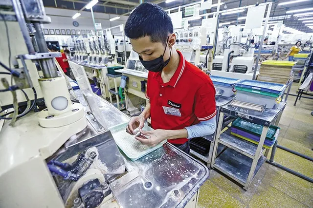 Foreign investors hold off on decisions until new US tariffs finalised - Ảnh 1.