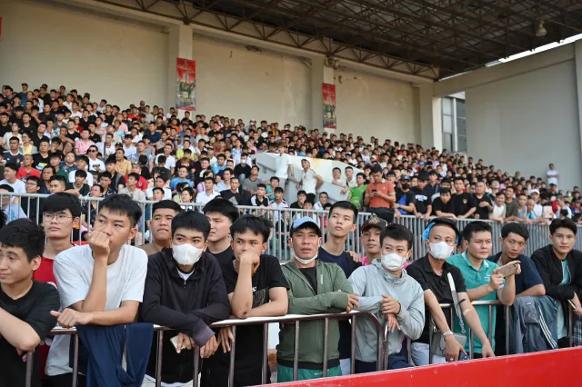 Tiến Linh, Văn Quyết, Duy Mạnh hoà 3-3 ở "siêu kinh điển" bóng đá sân 7- Ảnh 2.