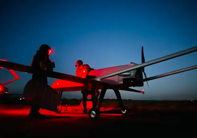 Ukraine tấn công bằng UAV gây cháy lớn tại kho dầu ở Nga - Ảnh 1.