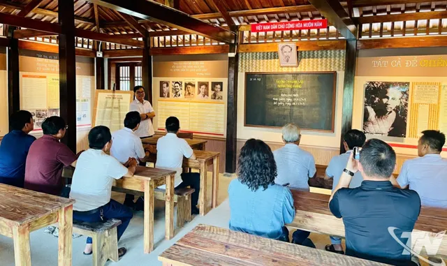 Đoàn công tác VTV8 về nguồn tại Di tích Trường dạy làm báo Huỳnh Thúc Kháng- Ảnh 2. Đoàn công tác VTV8 về nguồn tại Di tích Trường dạy làm báo Huỳnh Thúc Kháng- Ảnh 2.