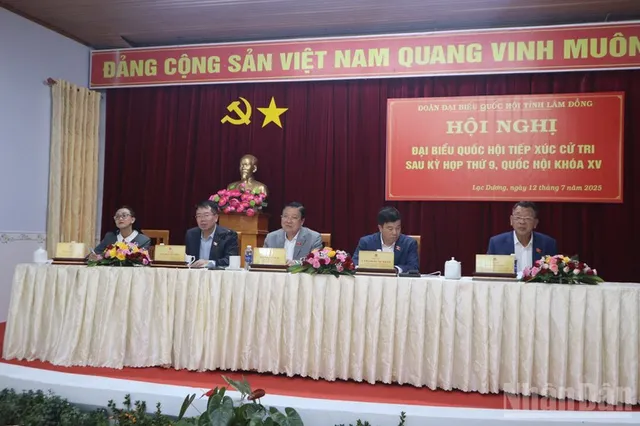 Politburo member Phan Dinh Trac meets with voters in Lam Dong - Ảnh 1.