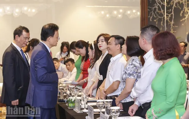 Meeting with Vietnamese scholars and students who studied in Guangxi (China) - Ảnh 1.