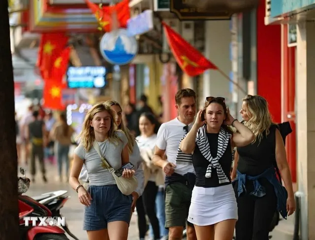 Hanoi steps up efforts to attract international tourists - Ảnh 1.