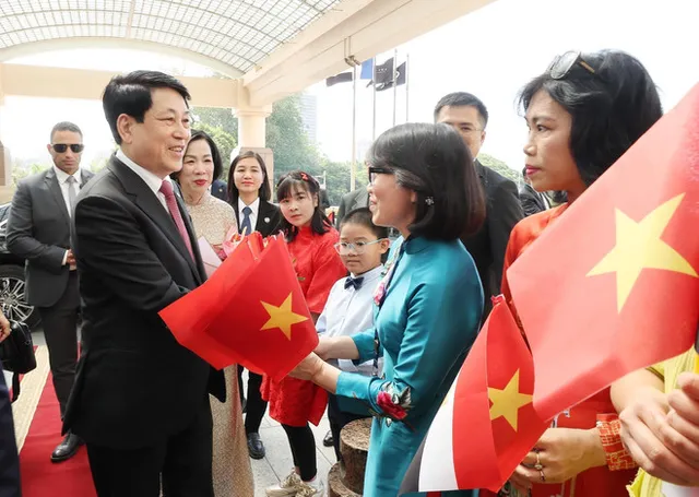 State President Luong Cuong arrives in Cairo, beginning state visit to Egypt - Ảnh 1.