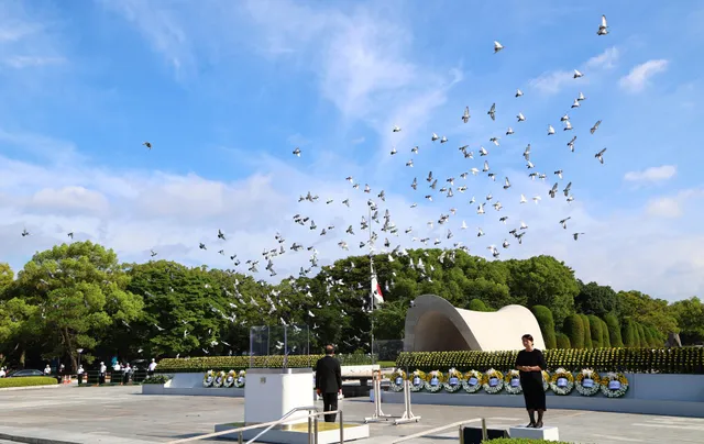 Nhật Bản tổ chức lễ tưởng niệm 80 năm vụ ném bom nguyên tử xuống Hiroshima - Ảnh 1.