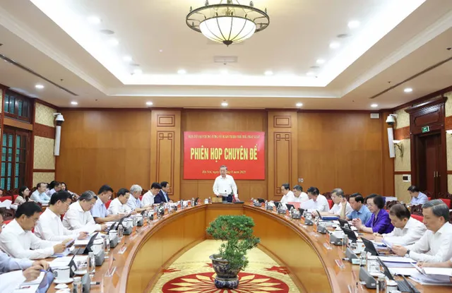 Found legal bottlenecks must be solved to avoid hindering development: Party leader - Ảnh 1.