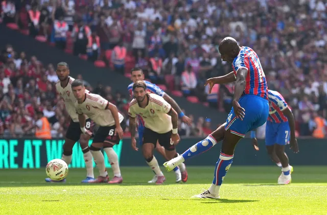 Liverpool gục ngã trước Crystal Palace sau loạt sút luân lưu đáng quên- Ảnh 2.