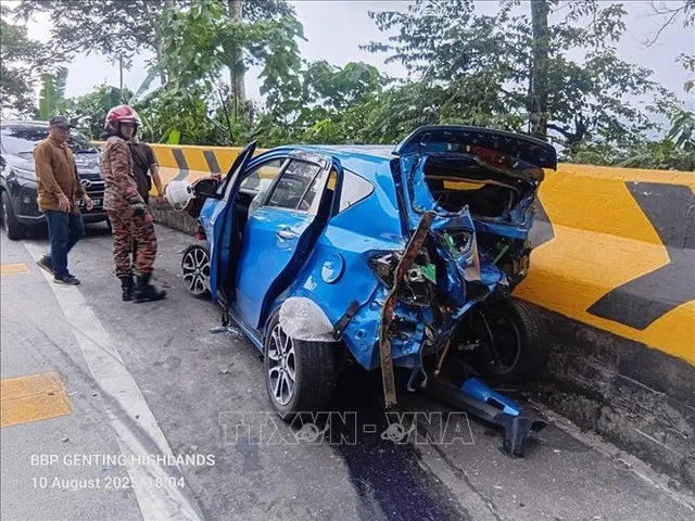 Xe bus chở khách du lịch Việt Nam gặp nạn tại Malaysia, tất cả hành khách an toàn- Ảnh 2. Xe bus chở khách du lịch Việt Nam gặp nạn tại Malaysia, tất cả hành khách an toàn- Ảnh 2.