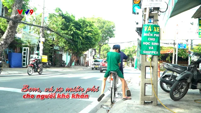 Thành phố ấm áp tình người - Số 93/2025: Bơm vá xe miễn phí cho người khó khăn