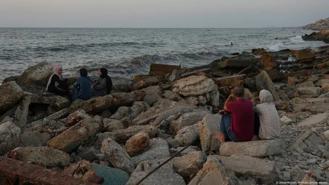 Israel công bố kế hoạch di dời người Palestine xuống phía Nam Dải Gaza- Ảnh 2. Israel công bố kế hoạch di dời người Palestine xuống phía Nam Dải Gaza- Ảnh 2.