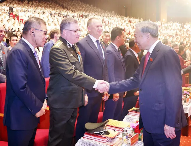 Party leader attends ceremony marking 80th anniversary of Peoples Public Security Forces - Ảnh 1.