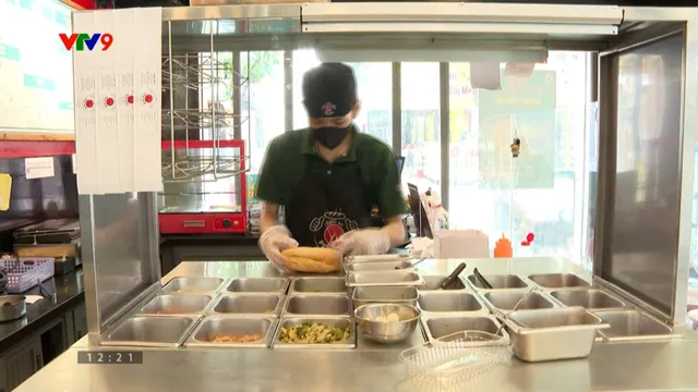 Hàng quán tăng giá và chiến lược giữ chân khách