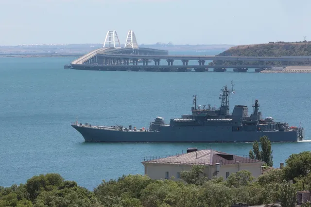 Nga chặn đứng âm mưu đánh bom cầu Crimea- Ảnh 1. Nga chặn đứng âm mưu đánh bom cầu Crimea- Ảnh 1.