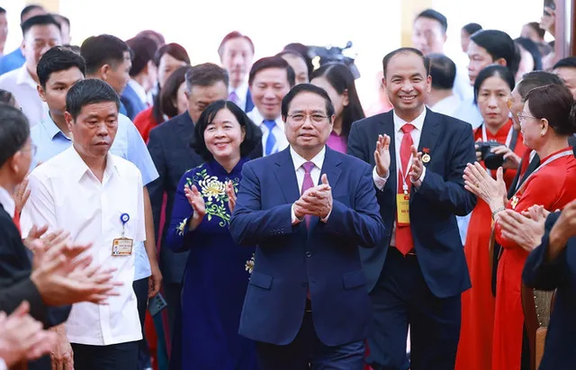 Prime Minister requests Tay Ho to become Hanois exemplary ward across areas - Ảnh 1.