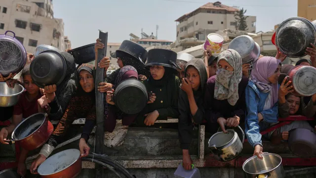 Bệnh viện còn lại ở Gaza quá tải vì suy dinh dưỡng- Ảnh 1. Bệnh viện còn lại ở Gaza quá tải vì suy dinh dưỡng- Ảnh 1.