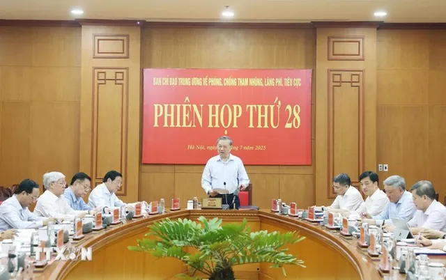 Party chief stresses need to promptly detect, handle violations related to apparatus restructuring - Ảnh 1.