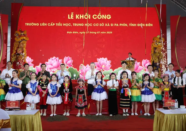 Party leader attends ground-breaking of school in Dien Bien border commune - Ảnh 1.