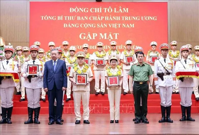 Party chief highlights role of personal dedication in ensuring national security - Ảnh 1.