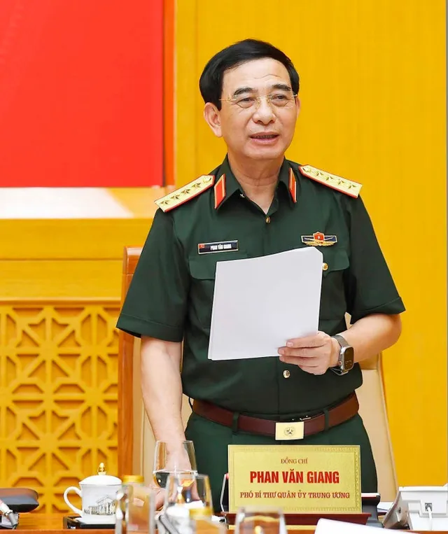 Party chief orders breakthroughs in military modernisation - Ảnh 2.