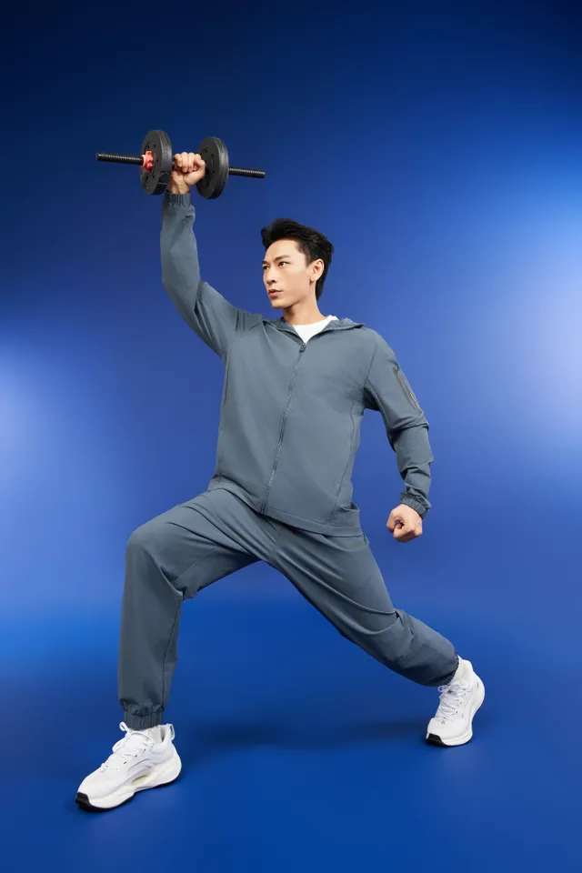 Isaac "mách" bạn phương pháp tập luyện thể thao đơn giản, hiệu quả tại nhà- Ảnh 4. Isaac "mách" bạn phương pháp tập luyện thể thao đơn giản, hiệu quả tại nhà- Ảnh 4.