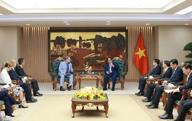 PM urges Qualcomm to deepen investment in core tech, semiconductors - Ảnh 1.