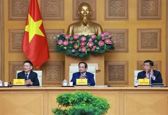 PM urges setting up Vietnam-Japan joint working group to solve outstanding issues - Ảnh 1.