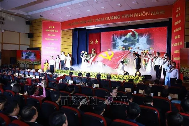 Each official of Ministry of Science and Technology must be pioneer in own field: PM - Ảnh 1.